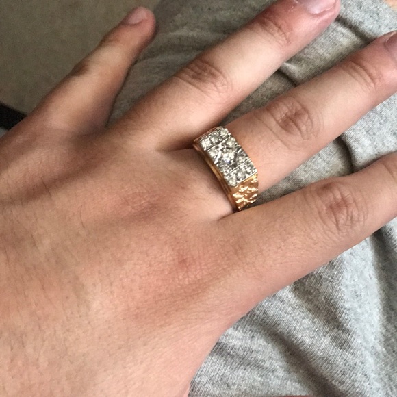 Diamond gold ring